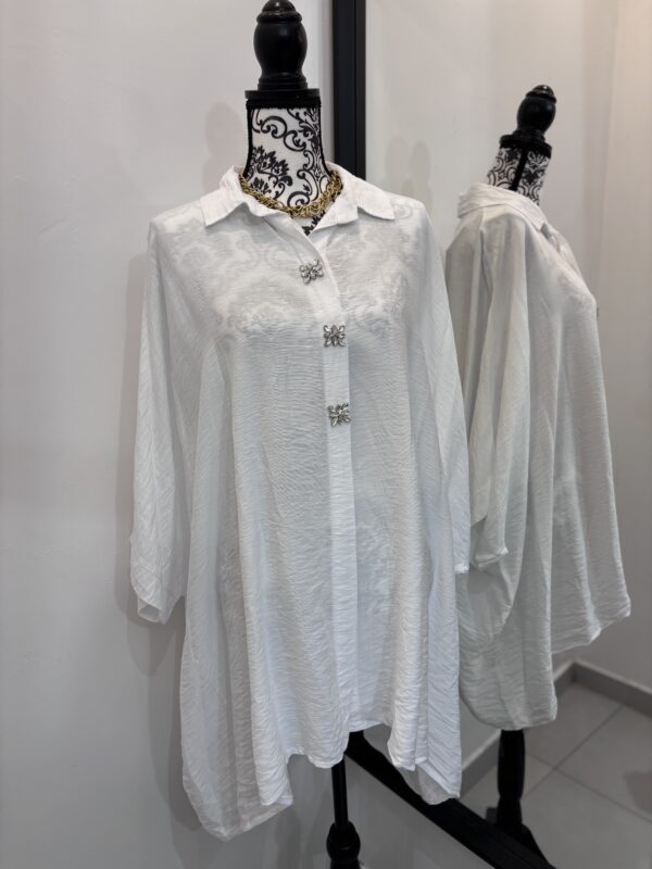 Blouse Blanche   " Élégance épurée & détails raffinés"