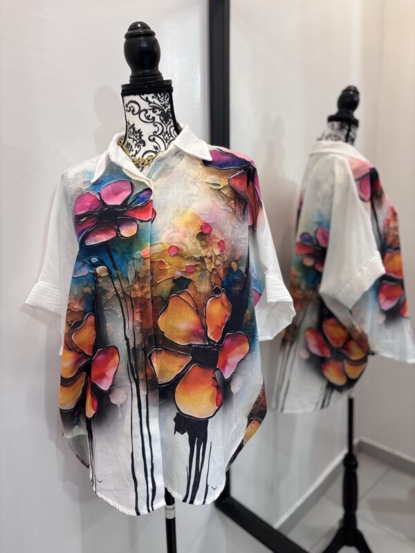 🎨 Chemise “Fleur d’Art” – Explosion Florale et Artistique 🎨