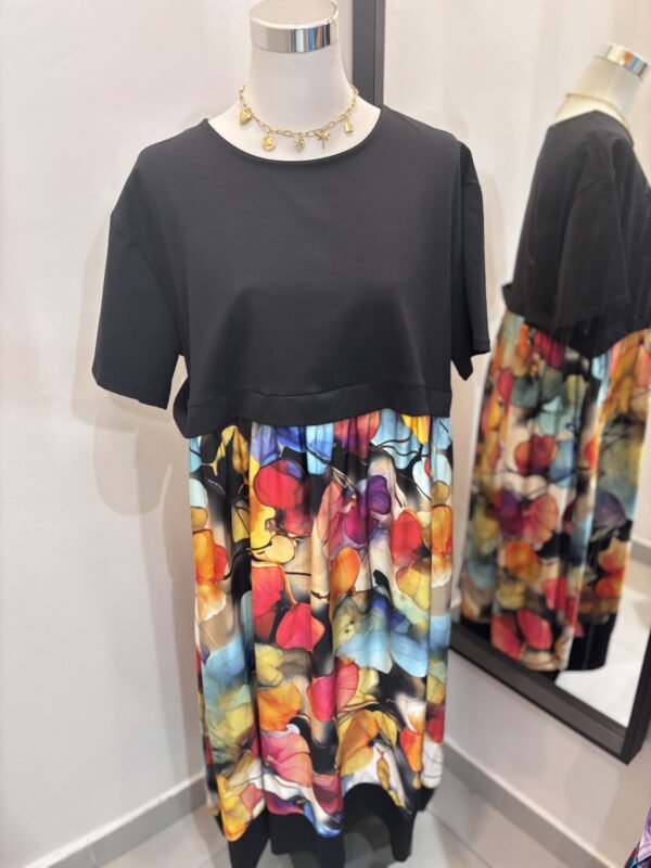 Robe "Feuillage d’Art" : Un souffle d’audace et de couleur